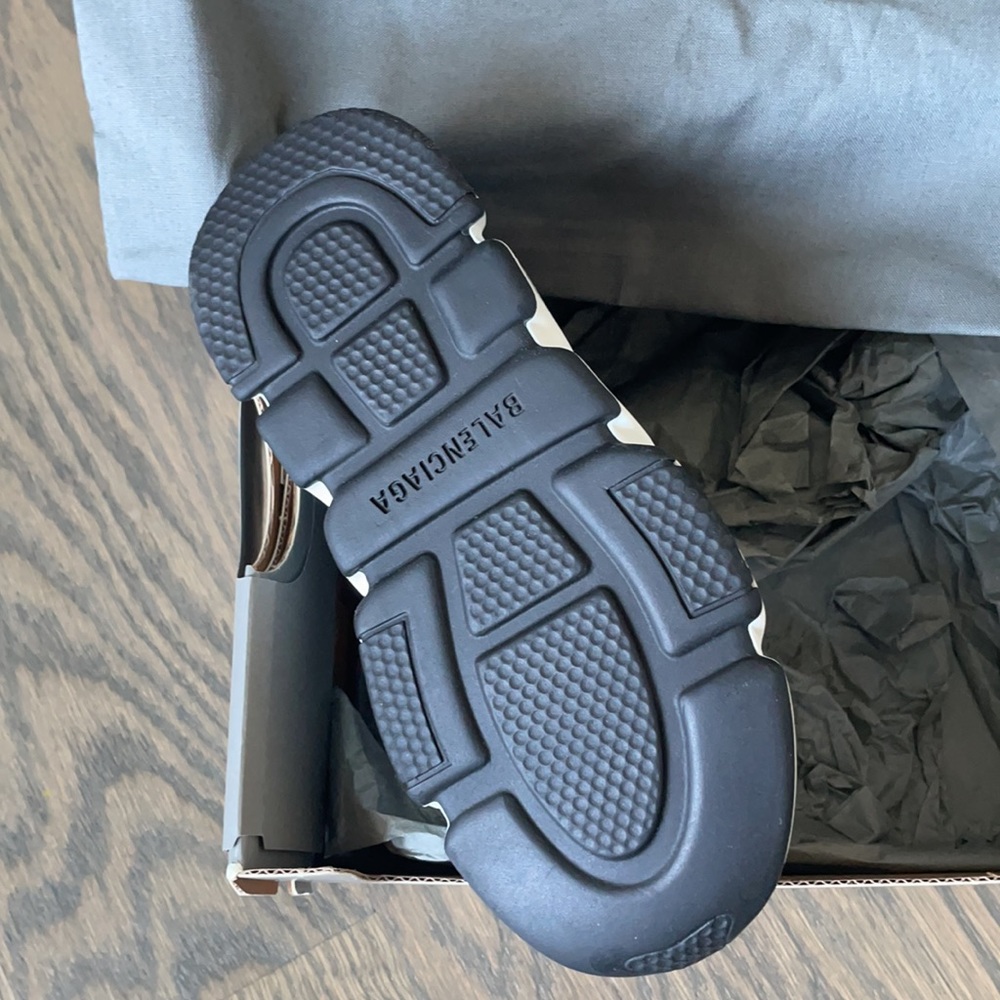 Brand new toddler Balenciaga sock shoe - Picture 3 of 4